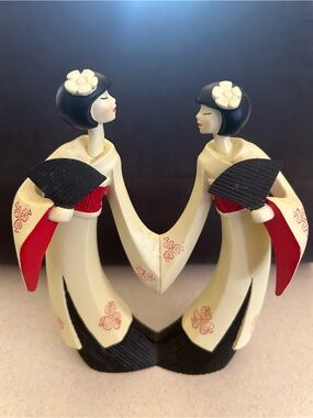 Artforum Japanese Sisters Figurine Together Vintage Waterlily Collection Statue